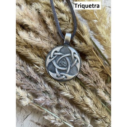Kelta amulett Triquetra medál bőrszíjjal